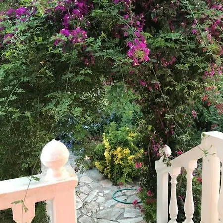 Apartment 2 Bed House With Mountain View