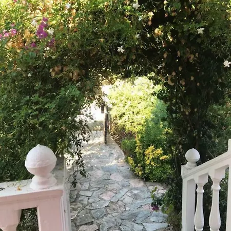 2 Bed House With Mountain View Apartment *