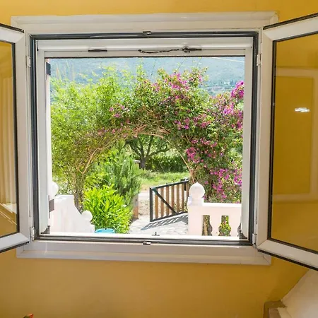 2 Bed House With Mountain View