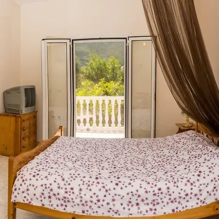 Apartment 2 Bed House With Mountain View